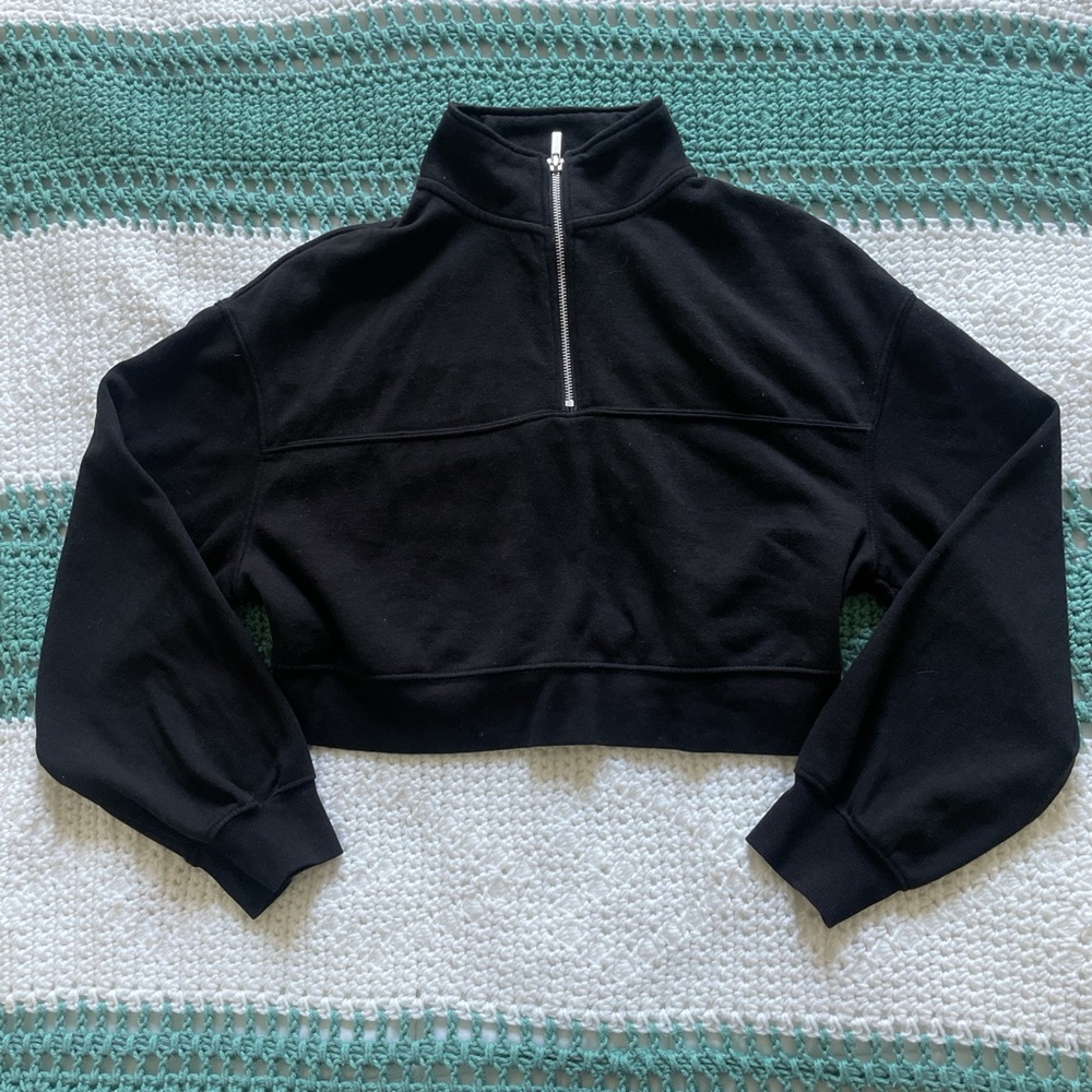 Cropped black quarter zip jacket 
Soft interior